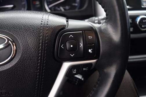 2017 Toyota Highlander SE