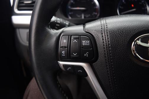 2017 Toyota Highlander SE