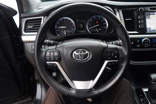 2017 Toyota Highlander SE