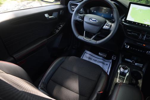 Star White Metallic Tri-Coat 2023 Ford Escape ST-Line Elite