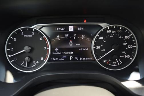 Pearl White Tricoat 2023 Nissan Rogue SL