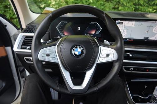 Alpine White 2023 BMW X7 xDrive40i