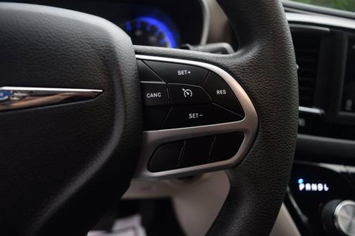 Brilliant Black Crystal Pearlcoat 2018 Chrysler Pacifica Touring Plus