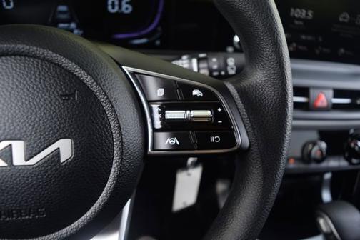 Fusion Black 2025 Kia Seltos LX
