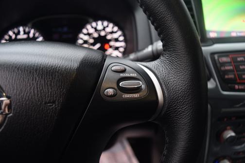 2017 Nissan Pathfinder SL