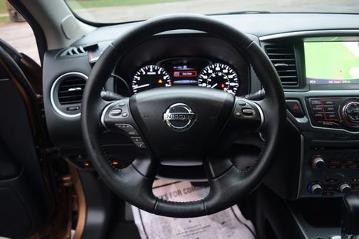 2017 Nissan Pathfinder SL