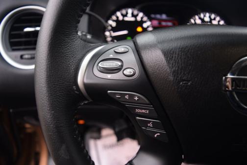 2017 Nissan Pathfinder SL