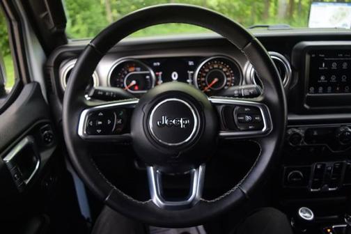Bright White Clearcoat 2018 Jeep Wrangler Unlimited Sahara