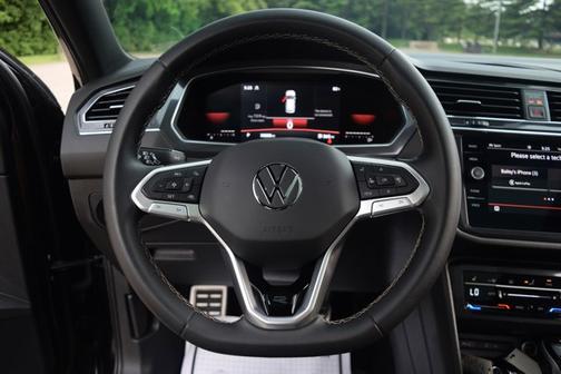 2023 Volkswagen Tiguan SE R-Line Black