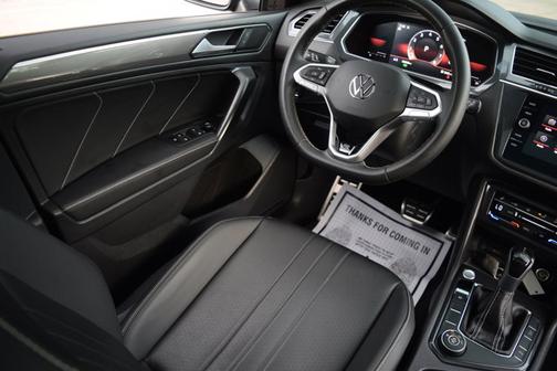 2023 Volkswagen Tiguan SE R-Line Black