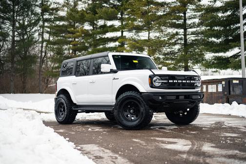 2025 Ford Bronco Outer Banks