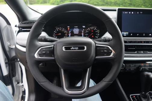 Bright White Clearcoat 2023 Jeep Compass Latitude Lux