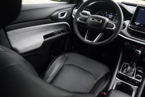 Bright White Clearcoat 2023 Jeep Compass Latitude Lux