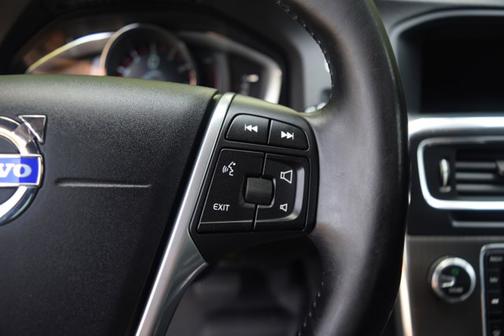 2015 Volvo V60 Cross Country T5
