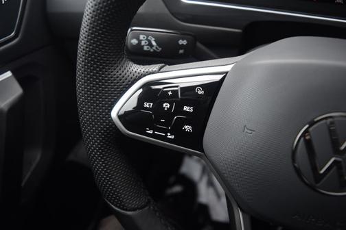 2024 Volkswagen Tiguan SEL R-Line