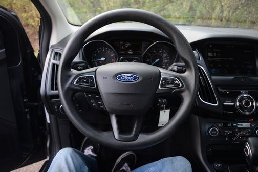 Magnetic Metallic 2018 Ford Focus SEL