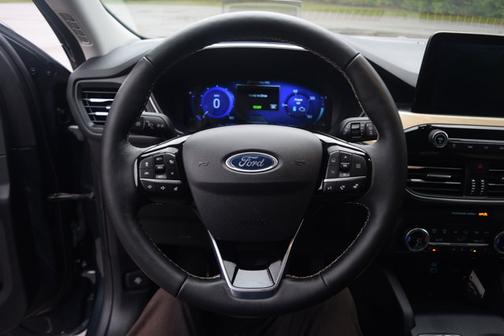 2022 Ford Escape Titanium Hybrid