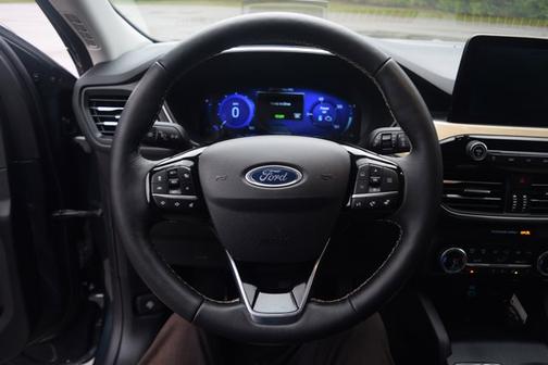 2022 Ford Escape Titanium Hybrid