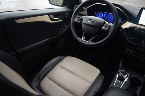 2022 Ford Escape Titanium Hybrid