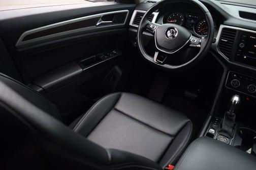 Pure White 2019 Volkswagen Atlas 3.6L V6 SE w/Technology