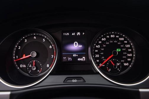 Pure White 2019 Volkswagen Atlas 3.6L V6 SE w/Technology