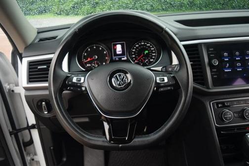 Pure White 2019 Volkswagen Atlas 3.6L V6 SE w/Technology
