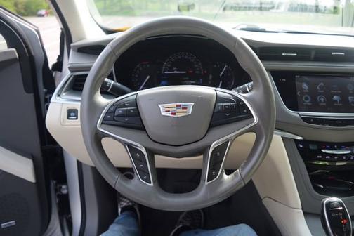 Radiant Silver Metallic 2017 Cadillac XT5 Luxury FWD