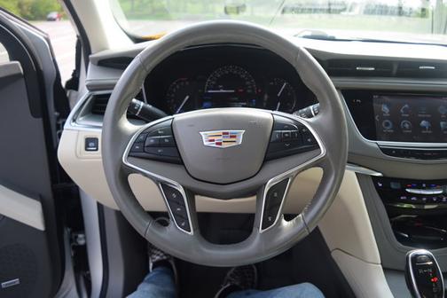 2017 Cadillac XT5 Luxury FWD