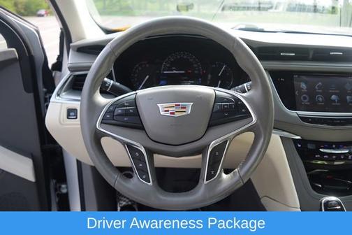 Radiant Silver Metallic 2017 Cadillac XT5 Luxury FWD
