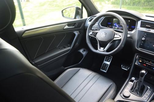 2022 Volkswagen Tiguan SE R-Line Black