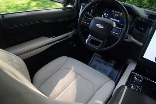 Star White Metallic Tri-Coat 2023 Ford Expedition Platinum