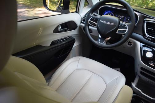 2021 Chrysler Voyager LXI