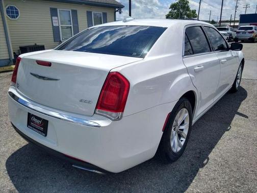 2016 Chrysler 300 Limited