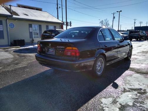 2000 BMW 528 528i Sedan 4D
