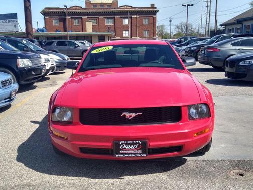 2005 Ford Mustang Deluxe