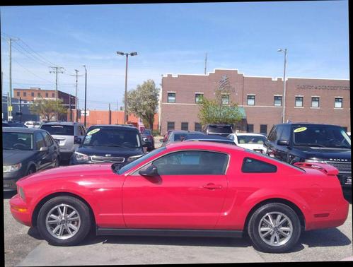 2005 Ford Mustang Deluxe
