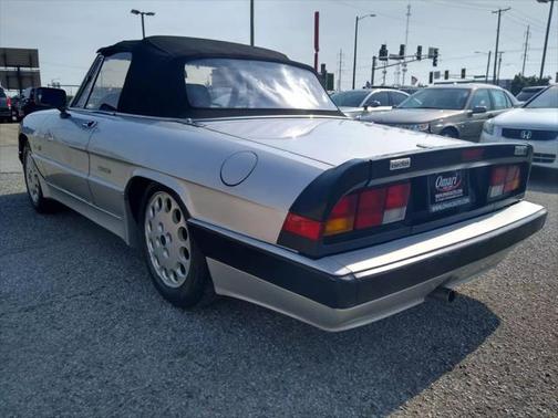 1988 Alfa Romeo Spider Quadrifoglio 2D Coupe