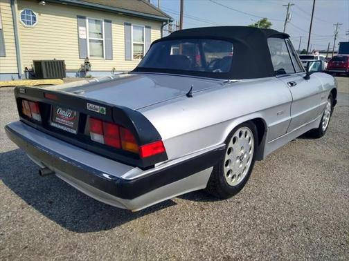 1988 Alfa Romeo Spider Quadrifoglio 2D Coupe