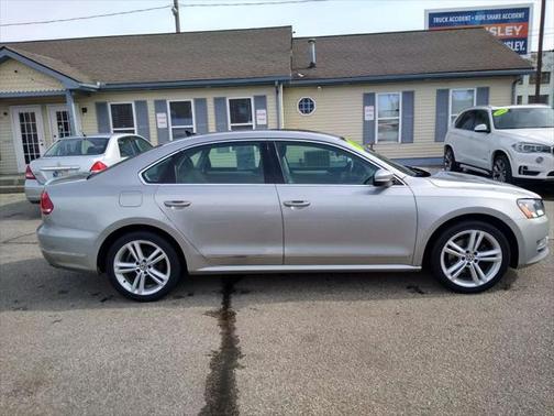 2013 Volkswagen Passat 2.0 TDI SE w/ Sunroof
