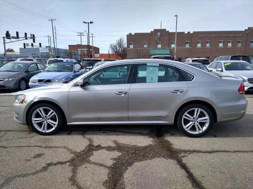 2013 Volkswagen Passat 2.0 TDI SE w/ Sunroof