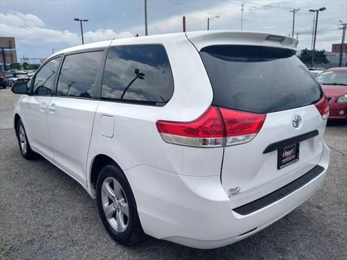 2011 Toyota Sienna LE