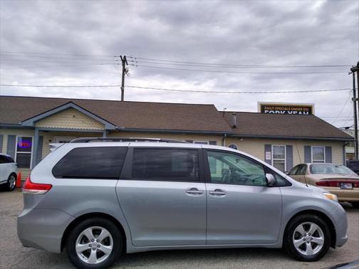 2013 Toyota Sienna LE