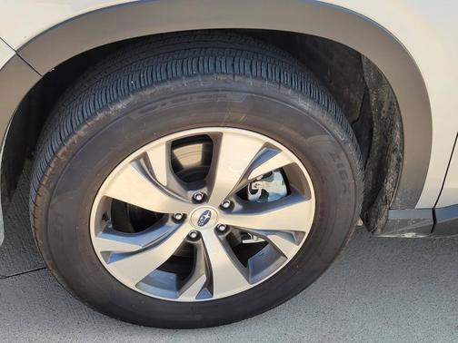 Ice Silver Metallic 2025 Subaru Ascent Premium