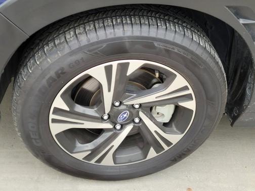 Sapphire Blue Pearl 2025 Subaru Crosstrek Premium