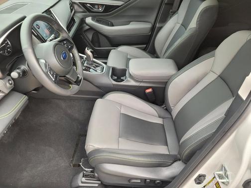 Crystal White Pearl 2025 Subaru Outback Onyx Edition