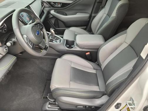 Crystal White Pearl 2025 Subaru Outback Onyx Edition