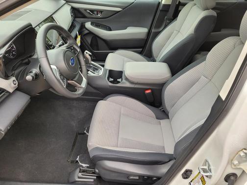 Crystal White Pearl 2025 Subaru Outback Premium