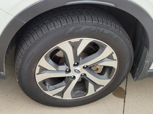 Crystal White Pearl 2022 Subaru Outback Touring