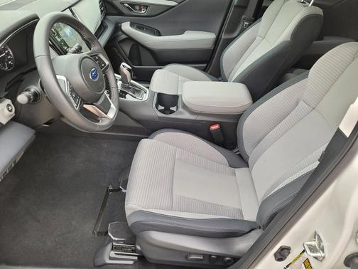 Crystal White Pearl 2025 Subaru Outback Premium