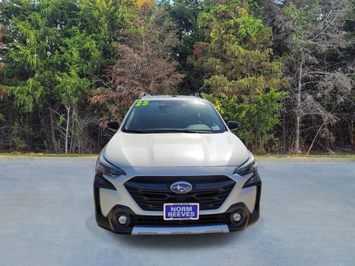 Crystal White Pearl 2025 Subaru Outback Limited